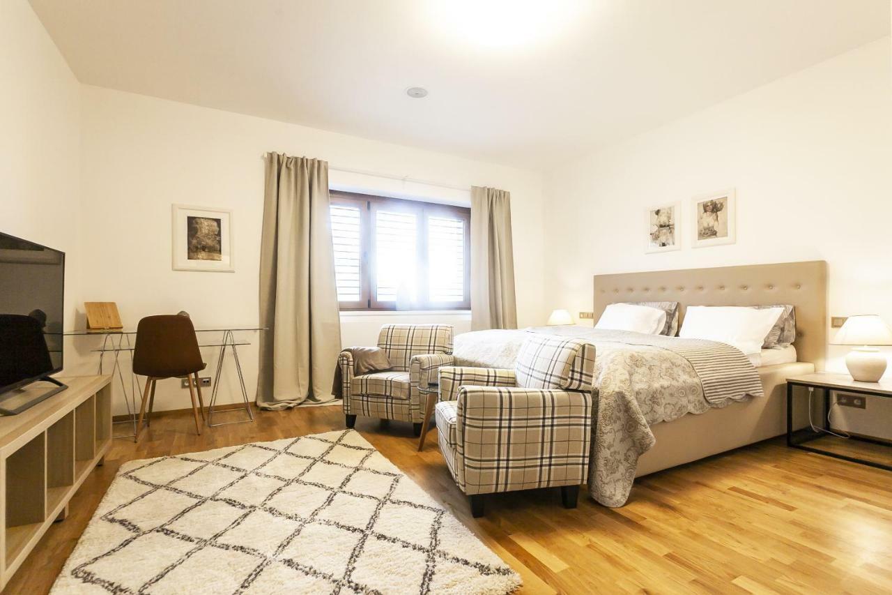 Expat House Apartamento Praga